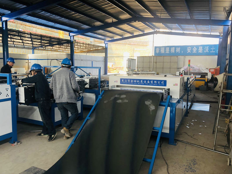 15U型風管生產(chǎn)超級六線客戶使用現(xiàn)場